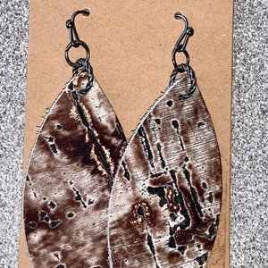 Le Bois: Cork and leather leaf earrings